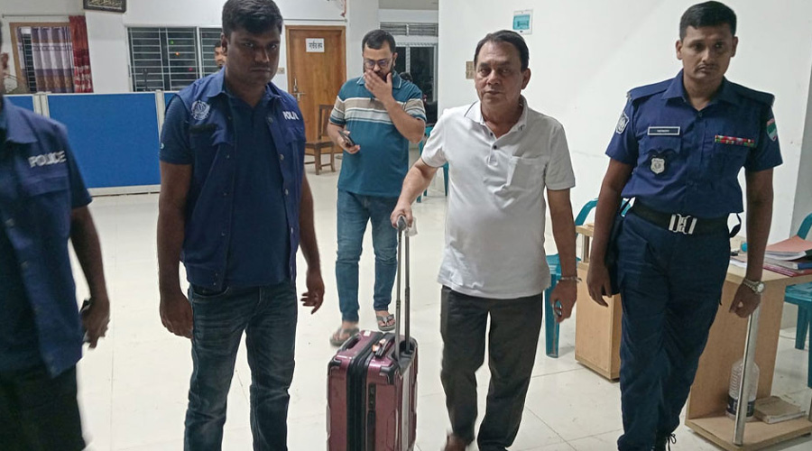 ভারতে পালানোর সময় আওয়ামী লীগ নেতা আটক