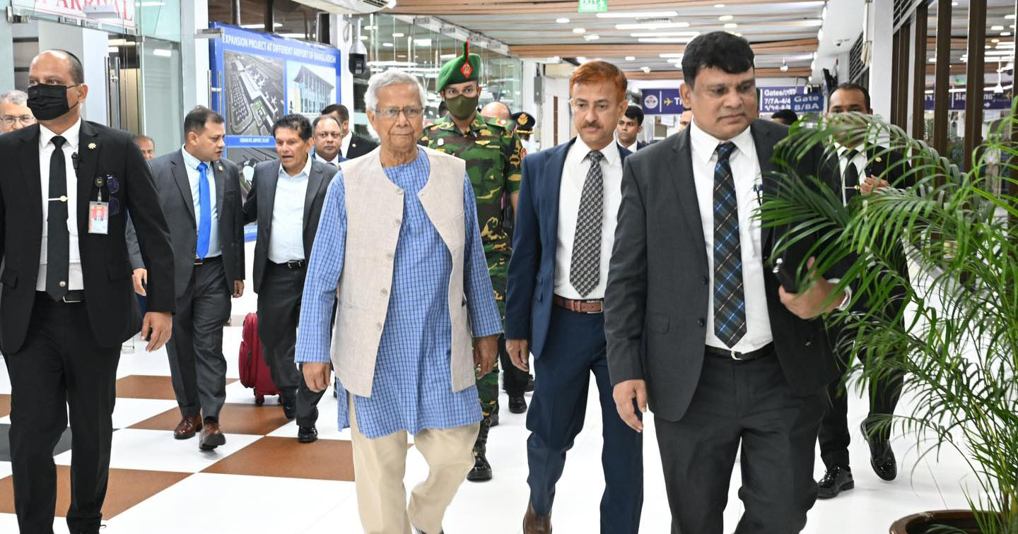 জাতিসংঘের অধিবেশন শেষে ঢাকার পথে প্রধান উপদেষ্টা