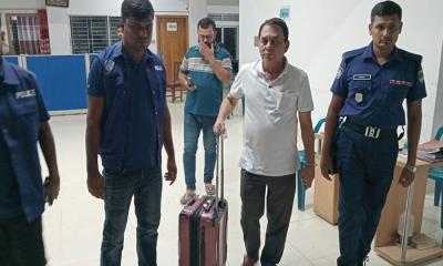 ভারতে পালানোর সময় আওয়ামী লীগ নেতা আটক