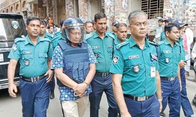 পুলিশকে প্রাণঘাতী অস্ত্র ব্যবহারের নির্দেশ দেন হাসিনা