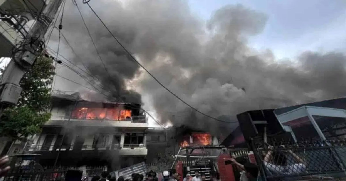 নেপালে সাবেক প্রধানমন্ত্রীর বাসভবনে আগুন, বিক্ষোভে উত্তাল দেশ