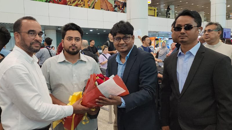 মালয়েশিয়া গেলেন এনসিপি আহ্বায়ক নাহিদ ইসলাম