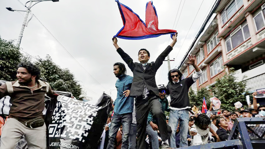 বিক্ষোভে উত্তাল নেপালে কারফিউ জারি