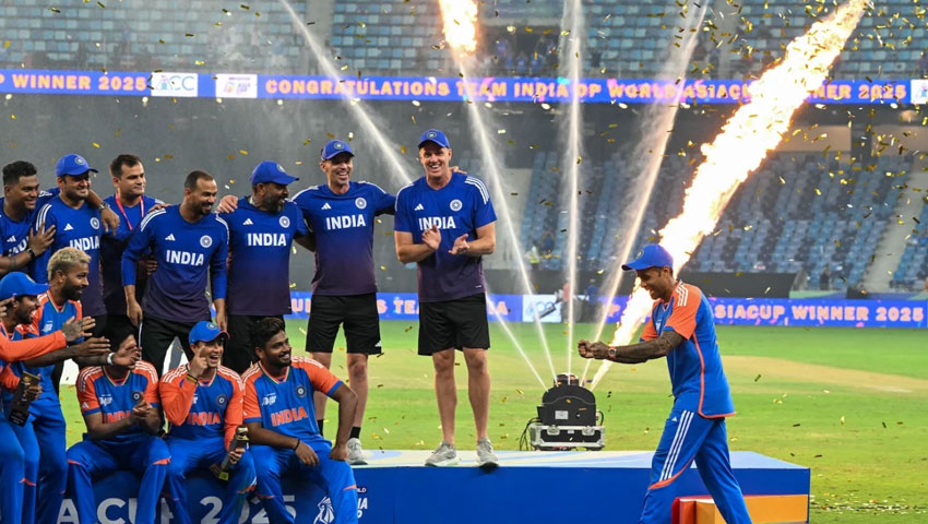 এশিয়া কাপ জিতেও ট্রফি ছাড়াই উদযাপন ভারতীয় ক্রিকেটারদের