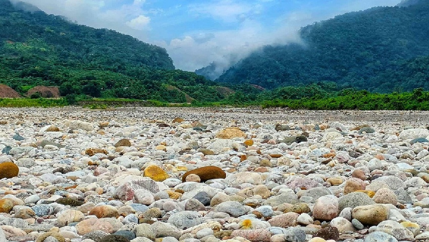 ভোলাগঞ্জে ফিরেছে ৭০ শতাংশ সাদাপাথর