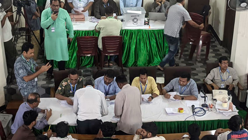 জাকসু নির্বাচন: ১২ হলের গণনা শেষ, বাকি ৯ হলে কাজ চলছে